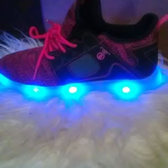 LD light up sneakers - Picture 3 of 8